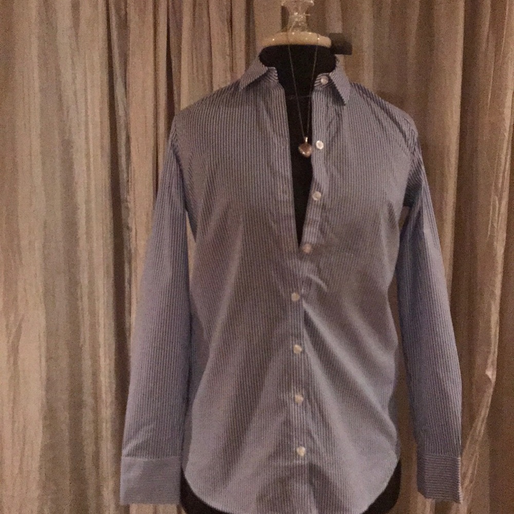 Women’s petite Ann Taylor button up shirt.